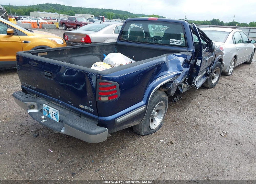 1999 CHEVROLET S-10 LS VIN: 1GCCS1443X8126214