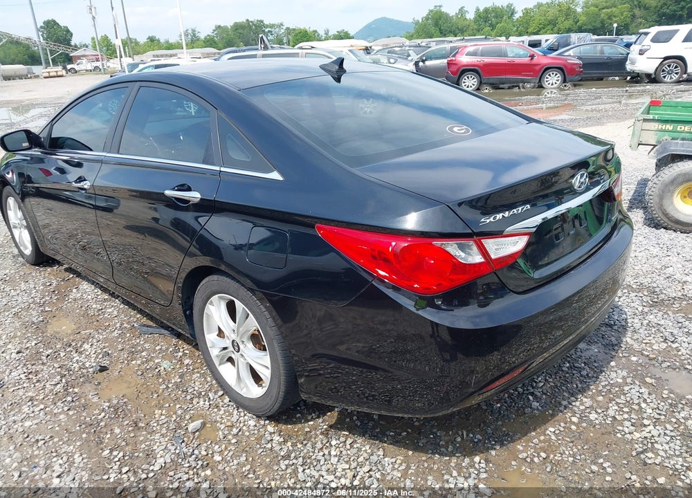 2011 HYUNDAI SONATA VIN: 5NPEC4AC2BH031916