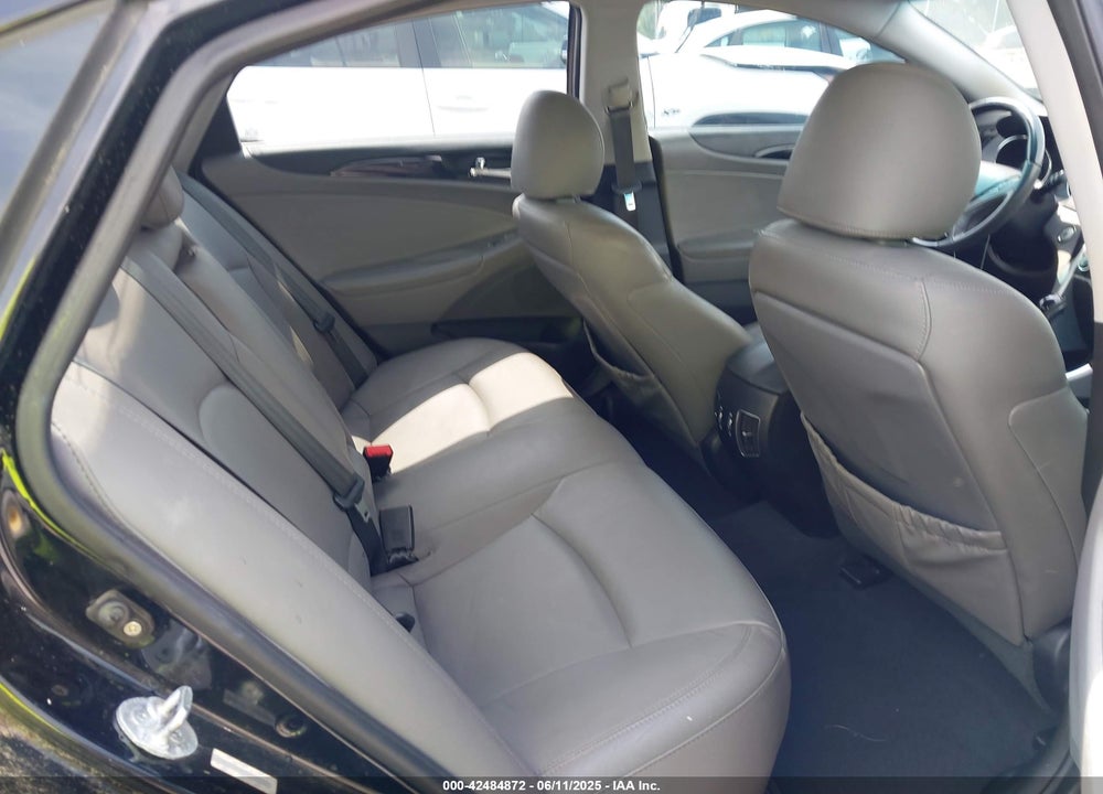 2011 HYUNDAI SONATA VIN: 5NPEC4AC2BH031916