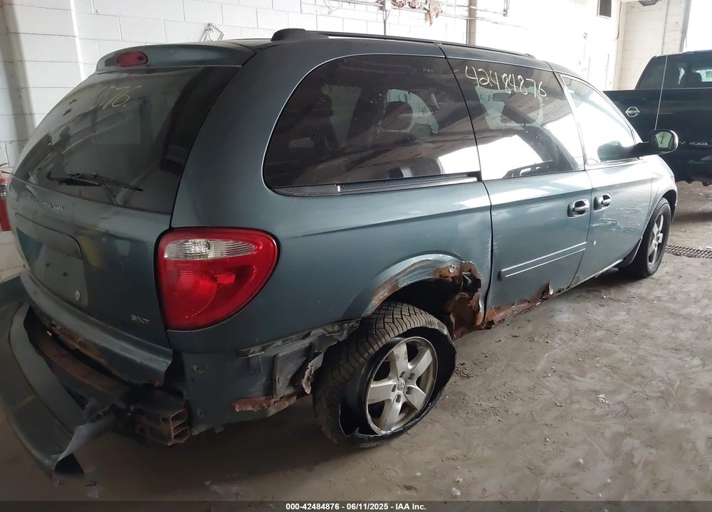 2005 DODGE GRAND CARAVAN SXT VIN: 2D4GP44L25R431882