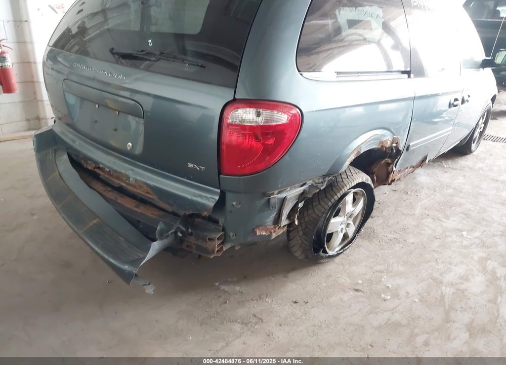 2005 DODGE GRAND CARAVAN SXT VIN: 2D4GP44L25R431882