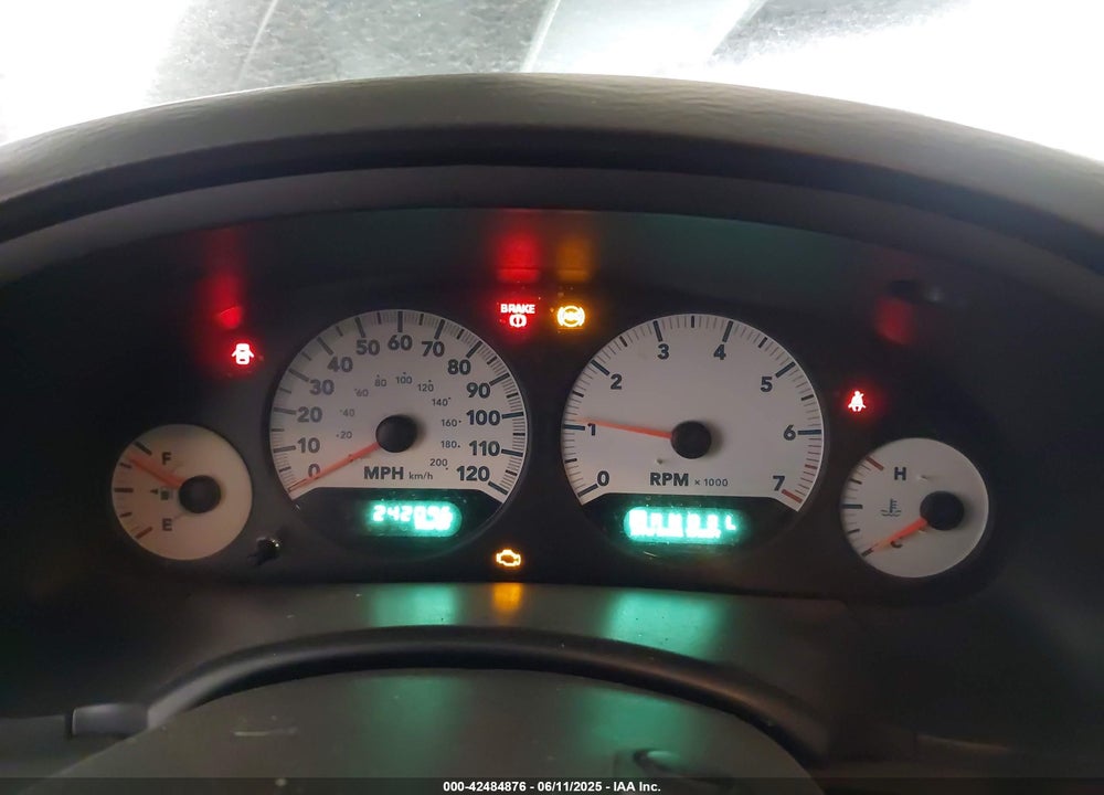 2005 DODGE GRAND CARAVAN SXT VIN: 2D4GP44L25R431882