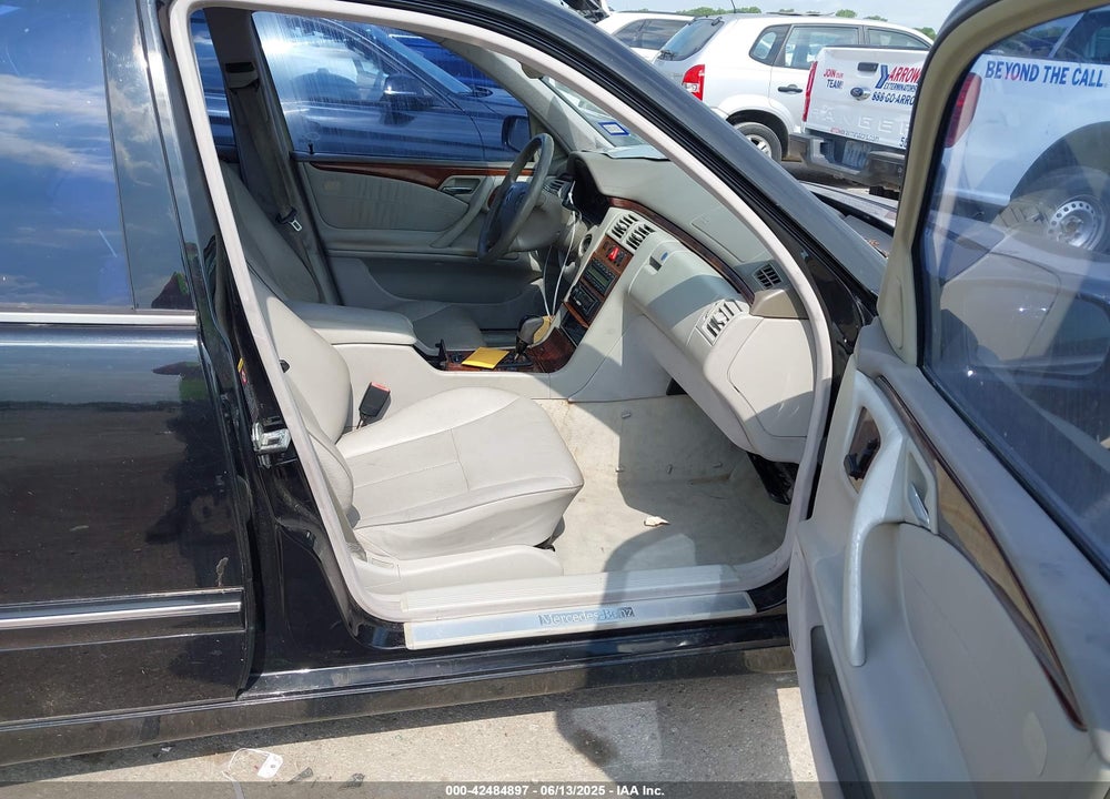 2001 MERCEDES-BENZ E 320 VIN: WDBJF65J11B356131