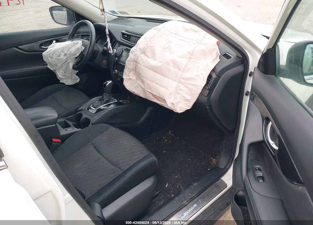 2018 NISSAN ROGUE VIN: 5N1AT2MV6JC721111