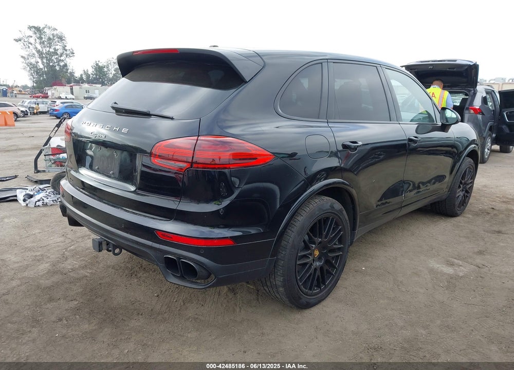 2017 PORSCHE CAYENNE VIN: WP1AA2A22HKA82177