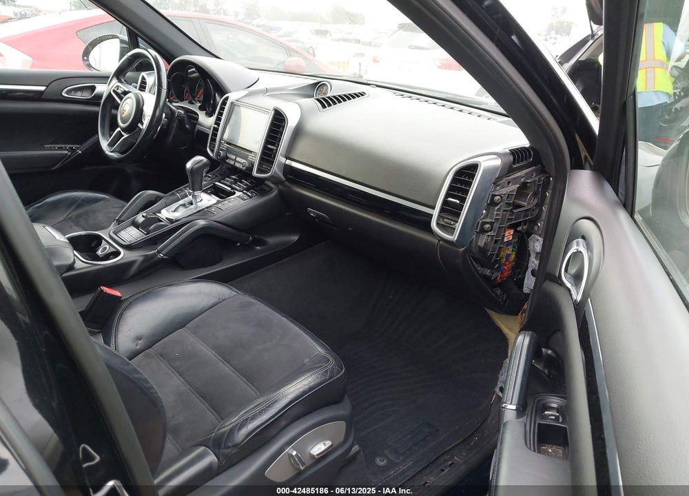 2017 PORSCHE CAYENNE VIN: WP1AA2A22HKA82177