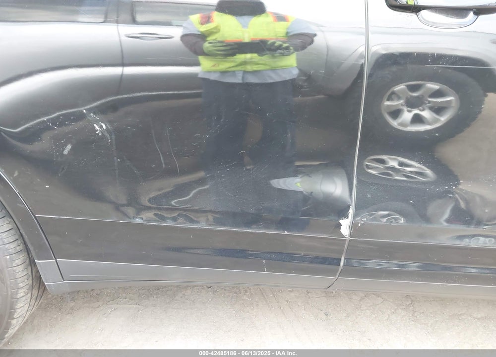 2017 PORSCHE CAYENNE VIN: WP1AA2A22HKA82177