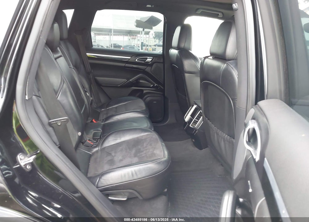 2017 PORSCHE CAYENNE VIN: WP1AA2A22HKA82177