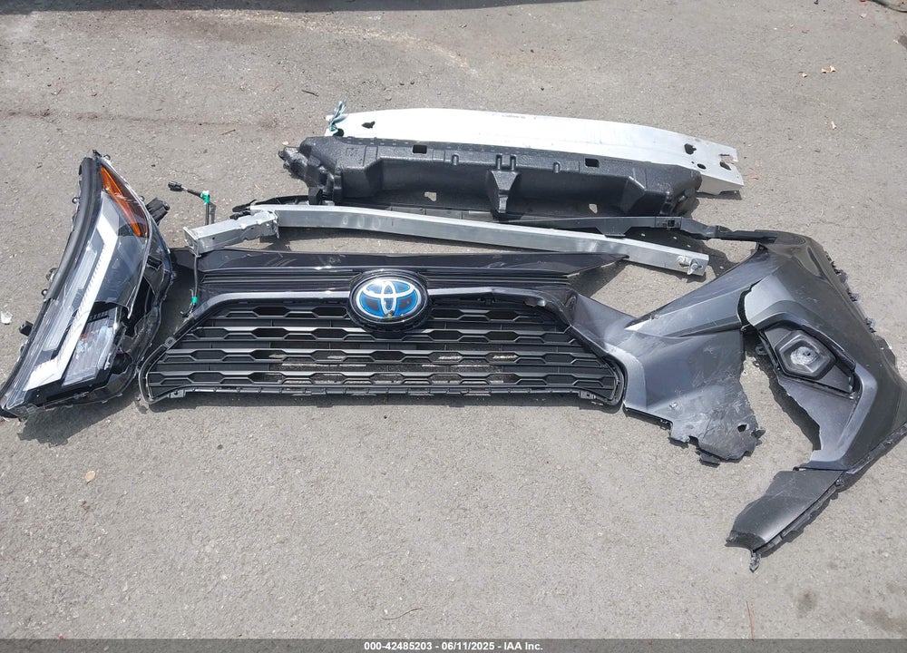 2024 TOYOTA RAV4 HYBRID XLE PREMIUM VIN: JTMB6RFV5RJ059437