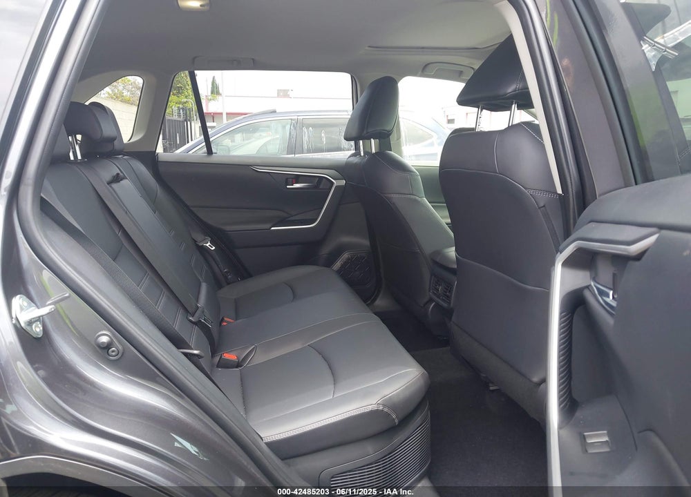 2024 TOYOTA RAV4 HYBRID XLE PREMIUM VIN: JTMB6RFV5RJ059437
