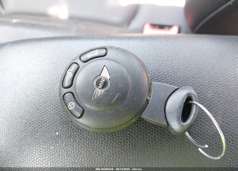 2012 MINI COOPER S VIN: WMWZC5C58CWL56505