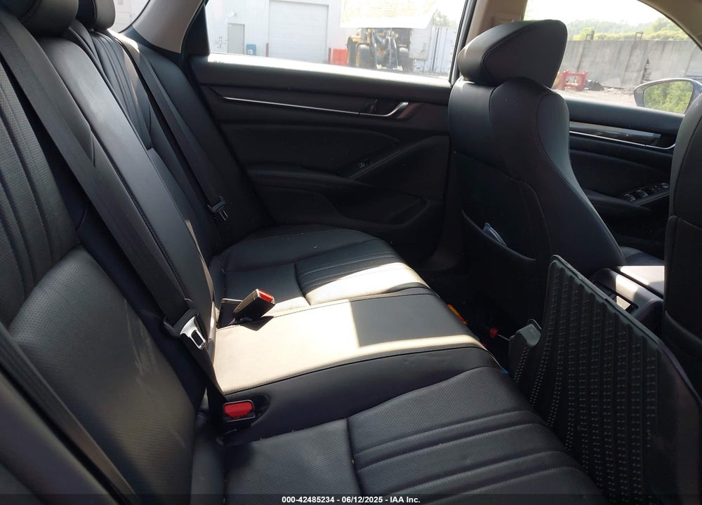 2022 HONDA ACCORD VIN: 1HGCV1F42NA066261