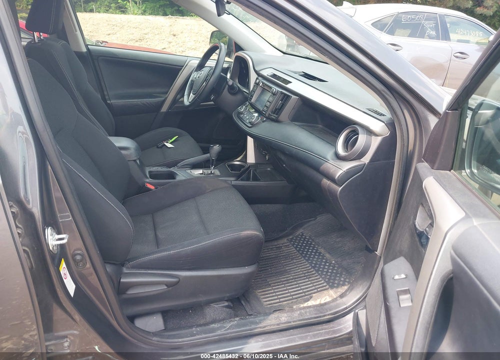 2017 TOYOTA RAV4 XLE VIN: 2T3RFREV3HW672141