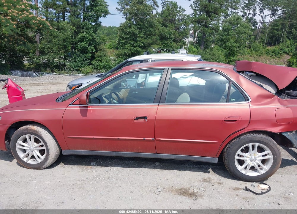 1998 HONDA ACCORD LX VIN: 1HGCG5646WA245373