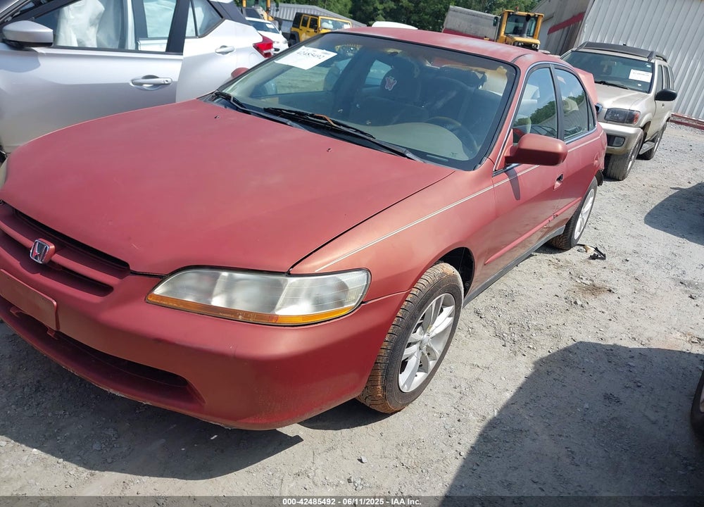 1998 HONDA ACCORD LX VIN: 1HGCG5646WA245373