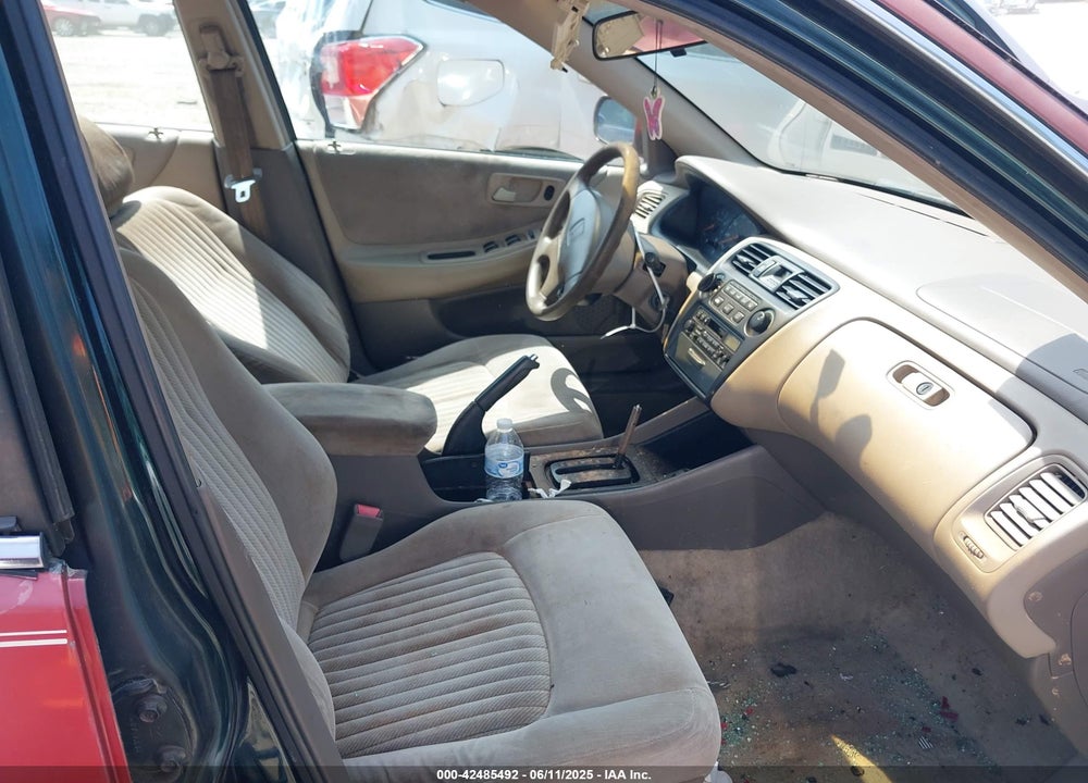 1998 HONDA ACCORD LX VIN: 1HGCG5646WA245373