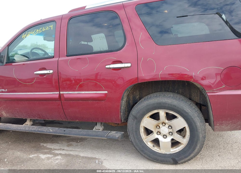 2008 GMC YUKON DENALI VIN: 1GKFK63858J162600