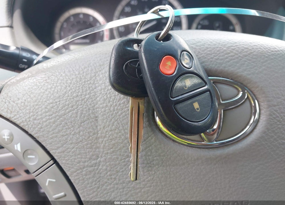 2004 TOYOTA SIENNA LE VIN: 5TDZA23C04S071272