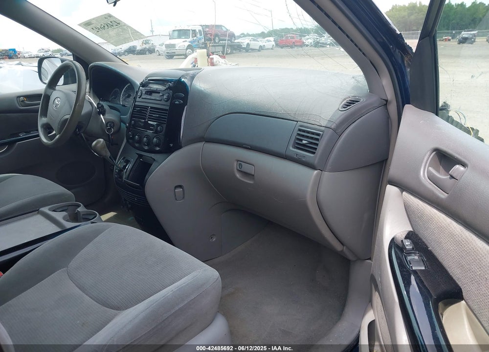 2004 TOYOTA SIENNA LE VIN: 5TDZA23C04S071272