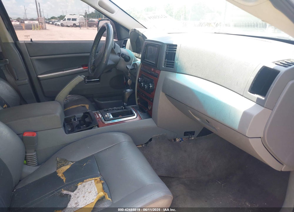 2005 CHEROKEE JEEP GRAND  LIMITED VIN: 1J8HR58225C592060
