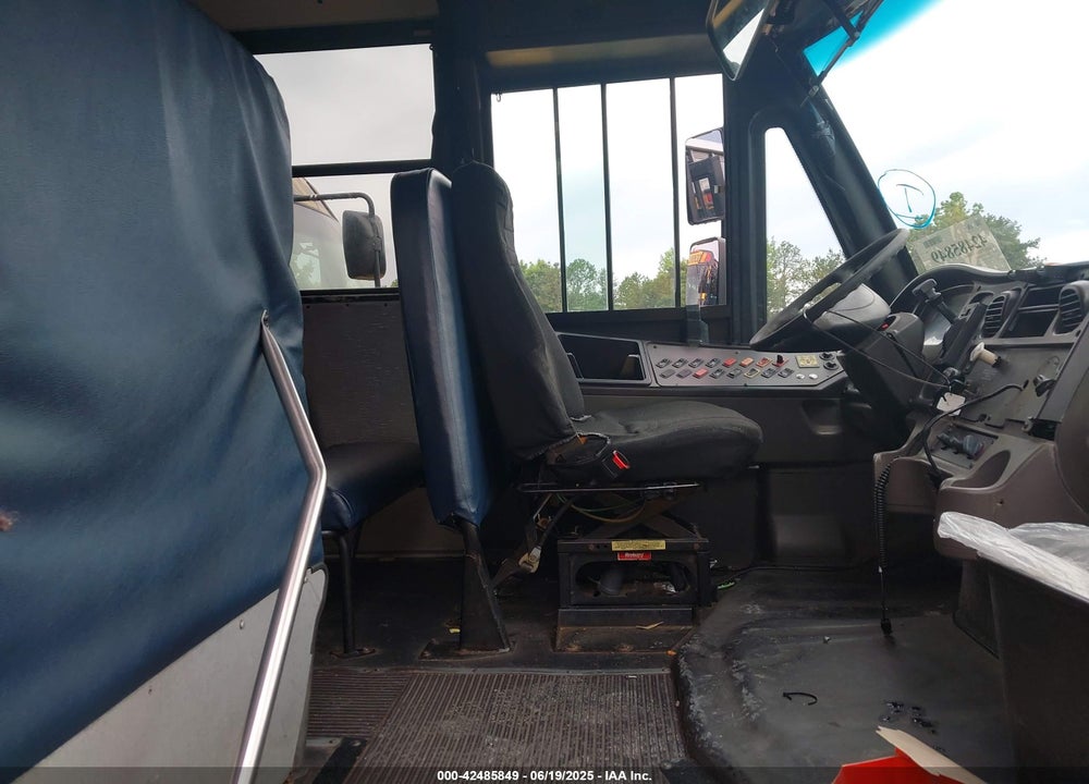 2009 FREIGHTLINER CHASSIS B2B VIN: 4UZABRDJ19CAE9395