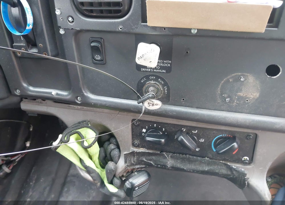 2009 FREIGHTLINER CHASSIS B2B VIN: 4UZABRDJ69CAE9411