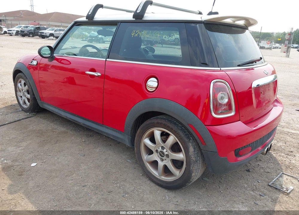 2010 MINI COOPER S VIN: WMWMF7C50ATW89521