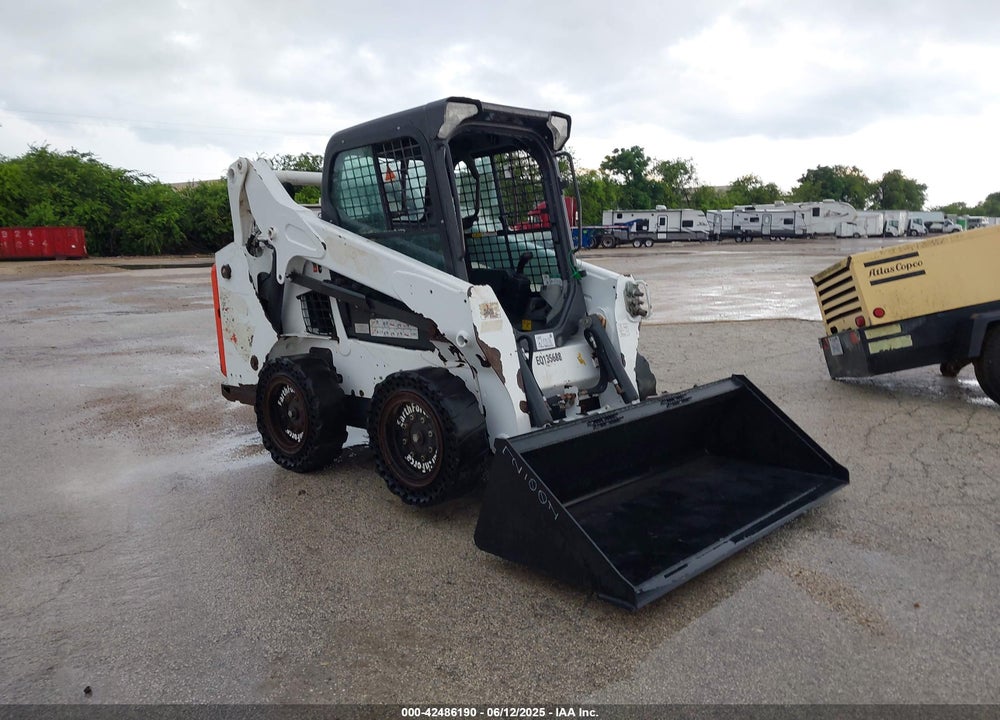 2022 BOBCAT S590 SKID STEER VIN: SNB4RF11795