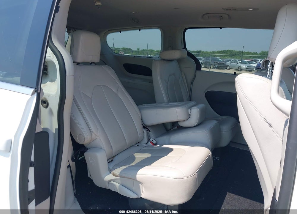 2017 CHRYSLER PACIFICA VIN: 2C4RC1EG1HR536662