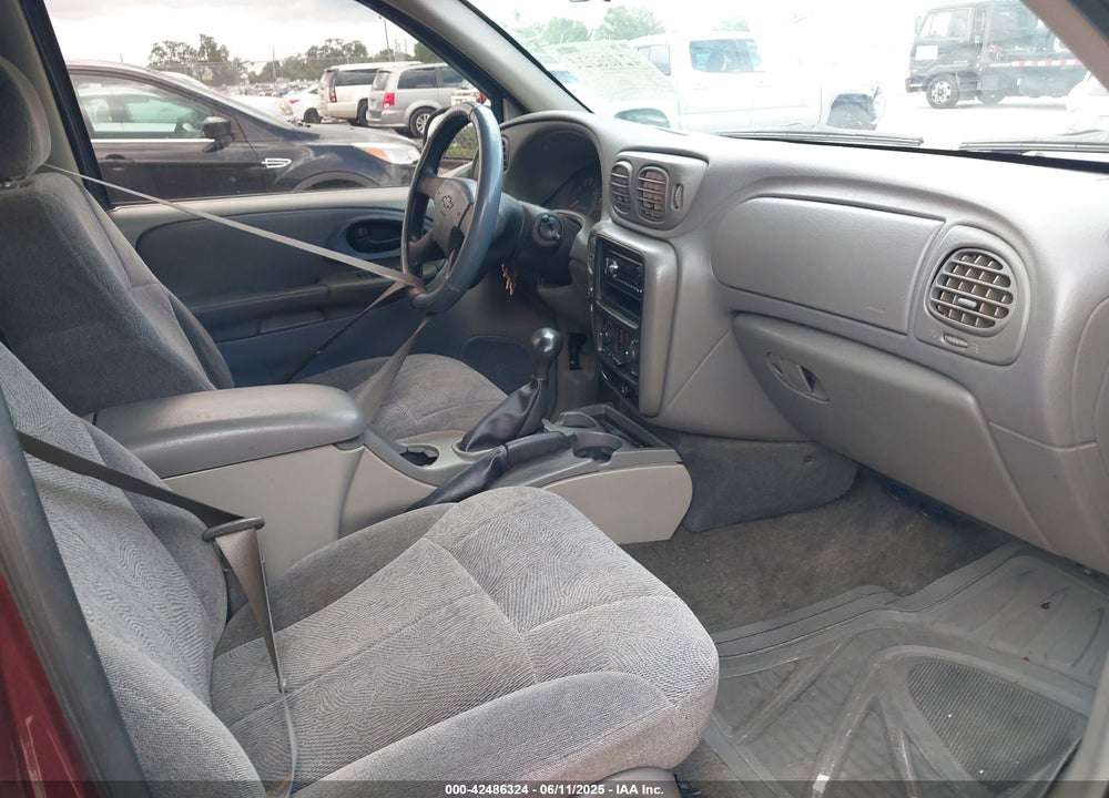 2004 CHEVROLET TRAILBLAZER LS VIN: 1GNDS13S342339187