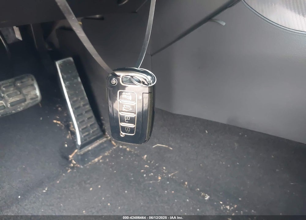 2013 KIA OPTIMA VIN: 5XXGR4A64DG128017