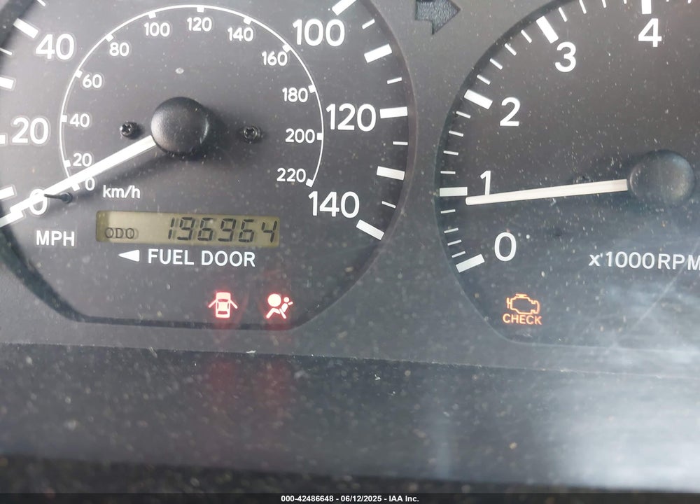 2000 TOYOTA CAMRY LE VIN: JT2BG22K0Y0520055