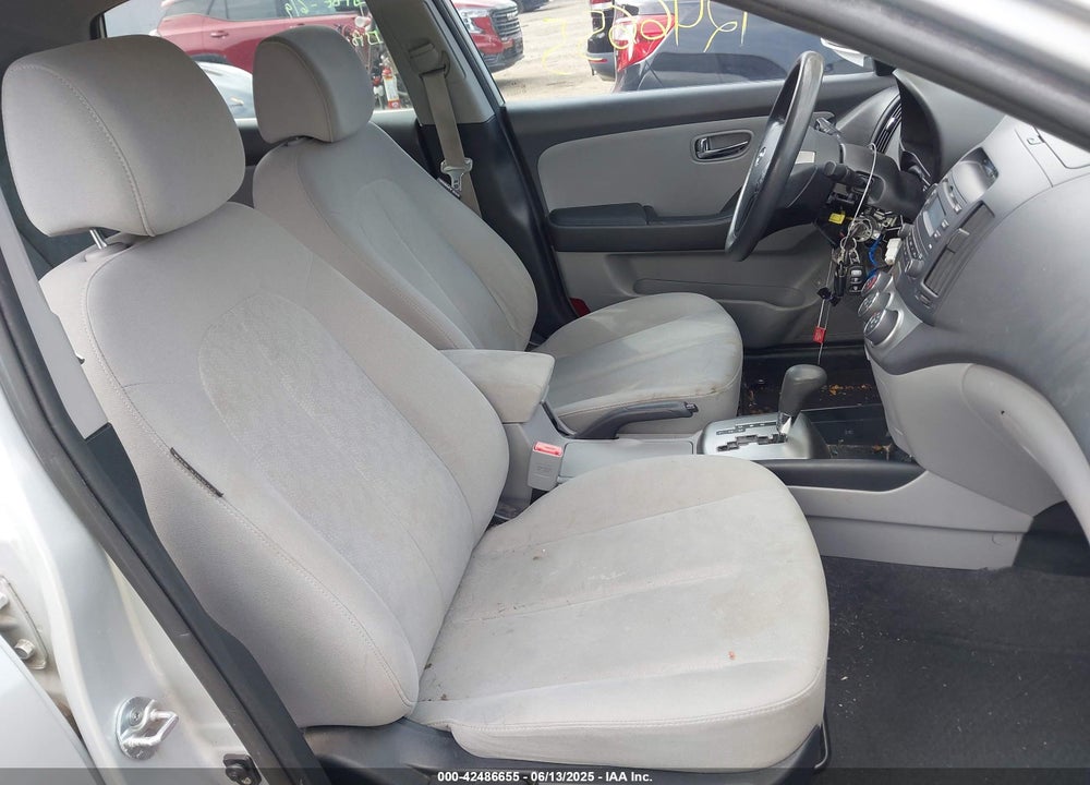 2010 HYUNDAI ELANTRA VIN: KMHDU4AD5AU124379