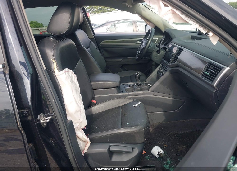 2018 VOLKSWAGEN ATLAS VIN: 1V2LR2CA5JC514279