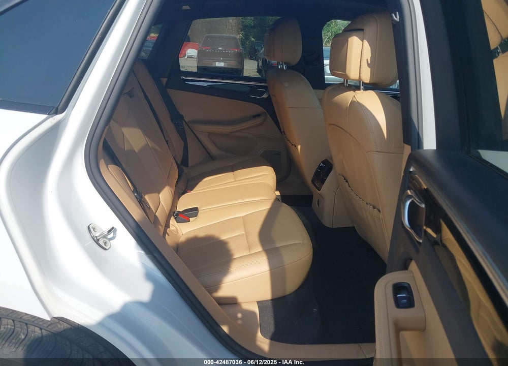 2018 PORSCHE MACAN VIN: WP1AA2A50JLB21679