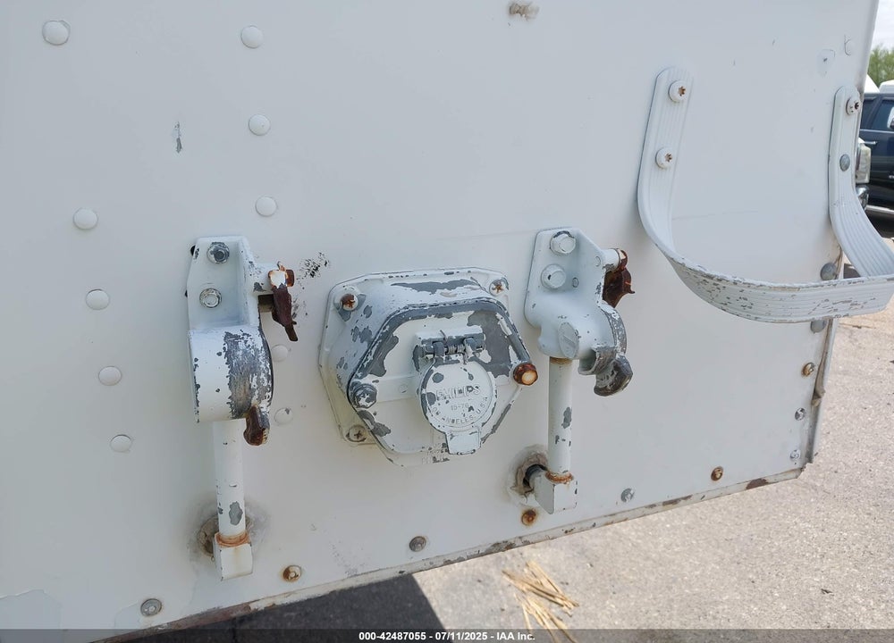 1993 UTILITY TRAILER MFG --- VIN: 1UYVS2486PC852603