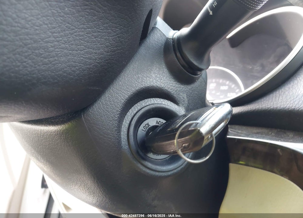 2014 KIA SORENTO VIN: 5XYKT3A69EG486006