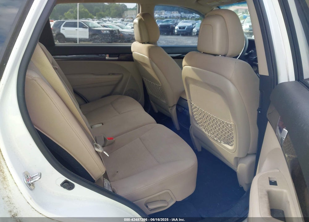2014 KIA SORENTO VIN: 5XYKT3A69EG486006