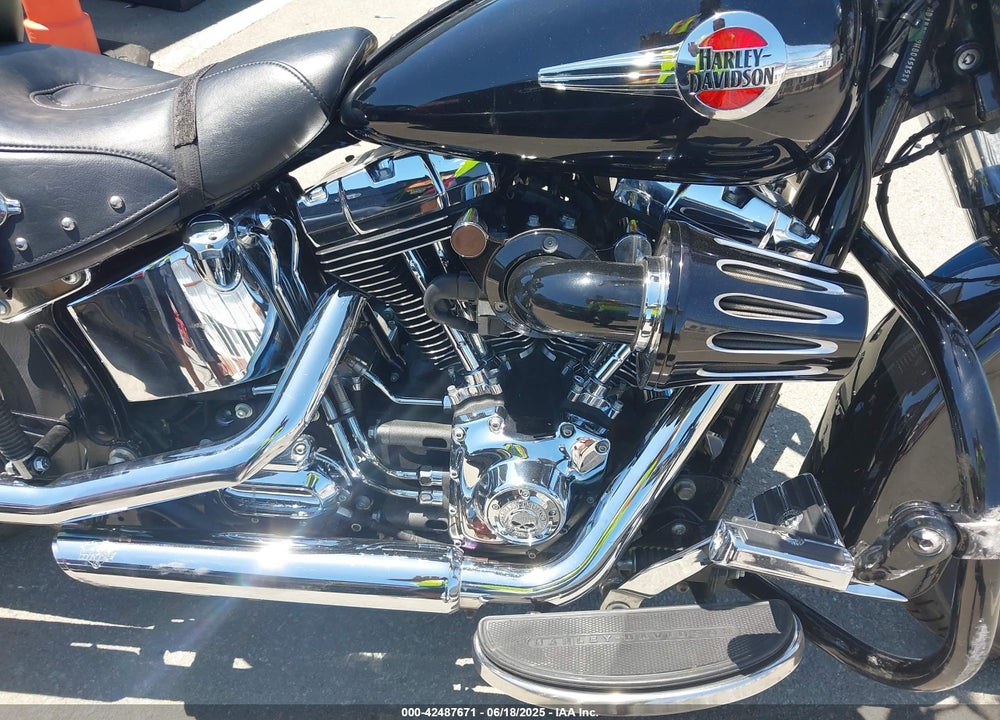 2017 HARLEY-DAVIDSON FLSTC HERITAGE SOFTAIL CLASSIC VIN: 1HD1BWV19HB045858
