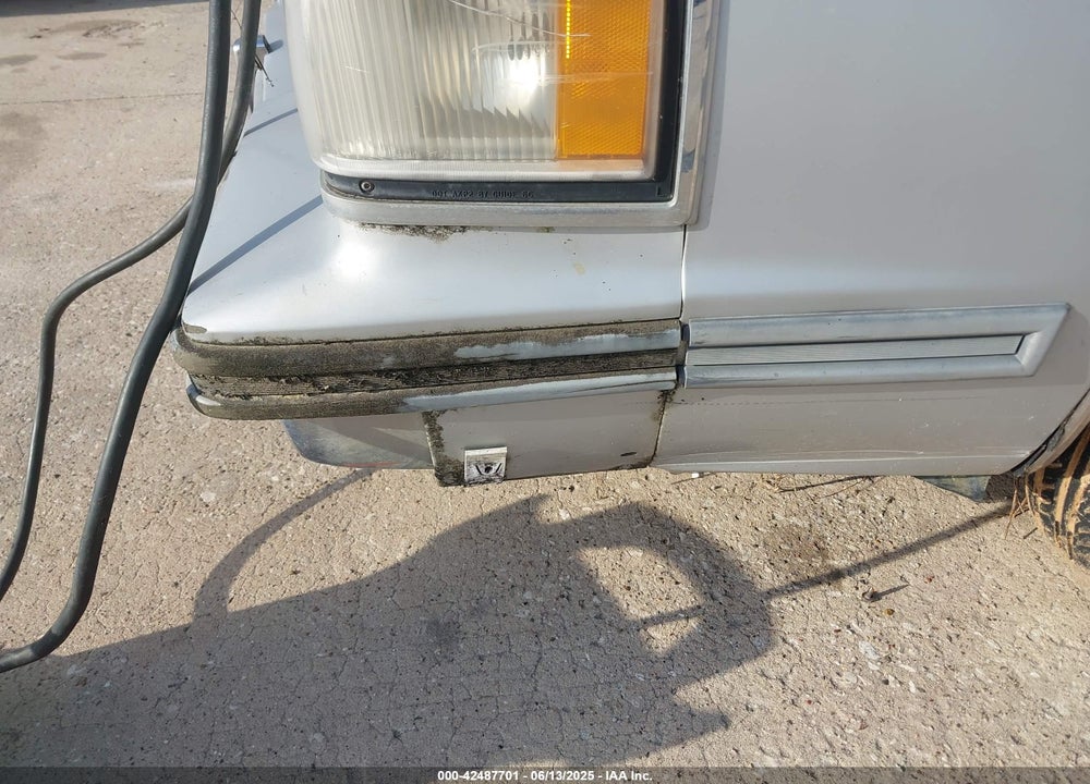1988 CADILLAC FLEETWOOD DELEGANCE VIN: 1G6CB5157J4271469