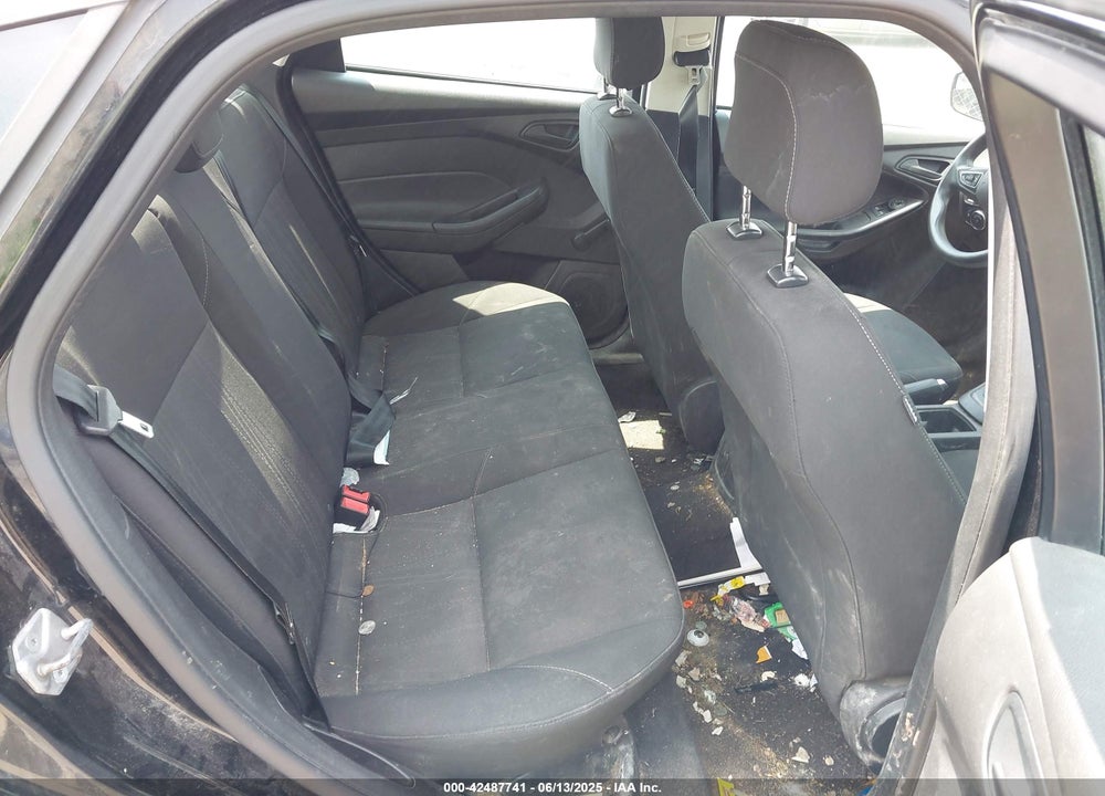2016 FORD FOCUS VIN: 1FADP3E23GL228033