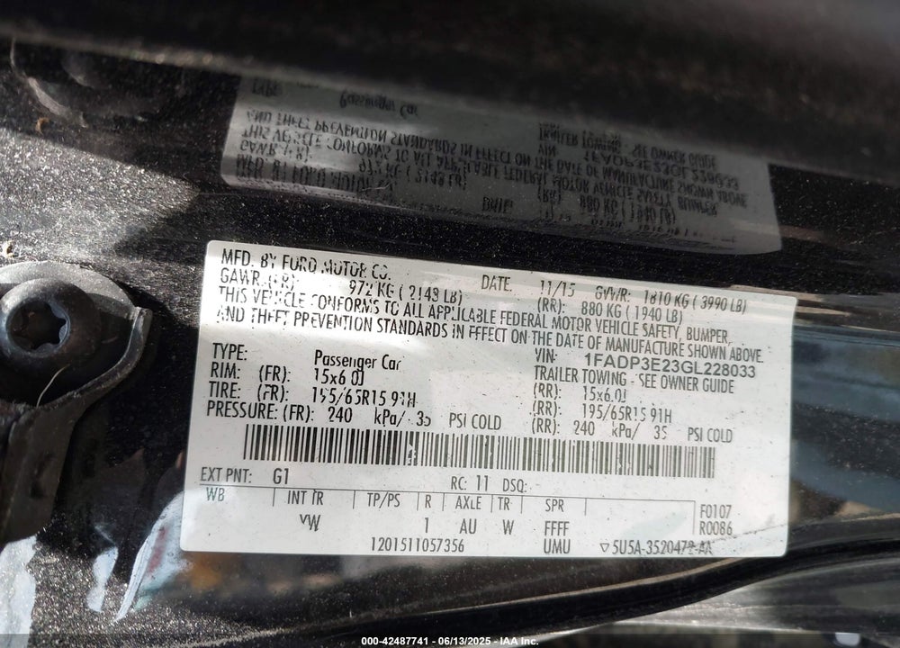 2016 FORD FOCUS VIN: 1FADP3E23GL228033