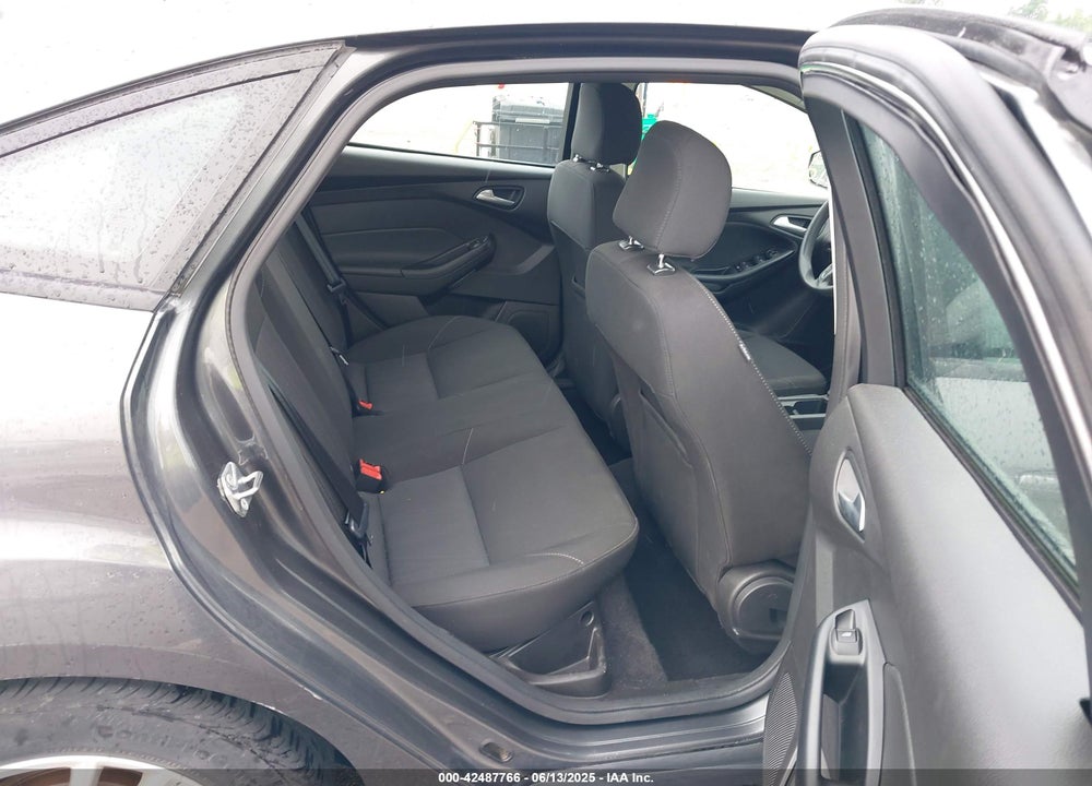 2017 FORD FOCUS VIN: 1FADP3F28HL235303