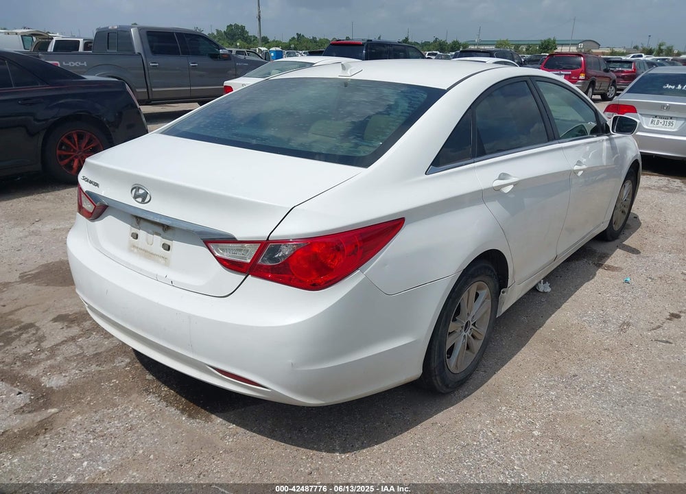 2011 HYUNDAI SONATA GLS VIN: 5NPEB4AC4BH026560