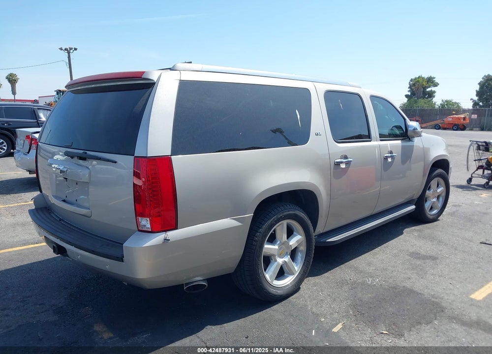 2007 CHEVROLET SUBURBAN 1500 VIN: 3GNFC16017G185557