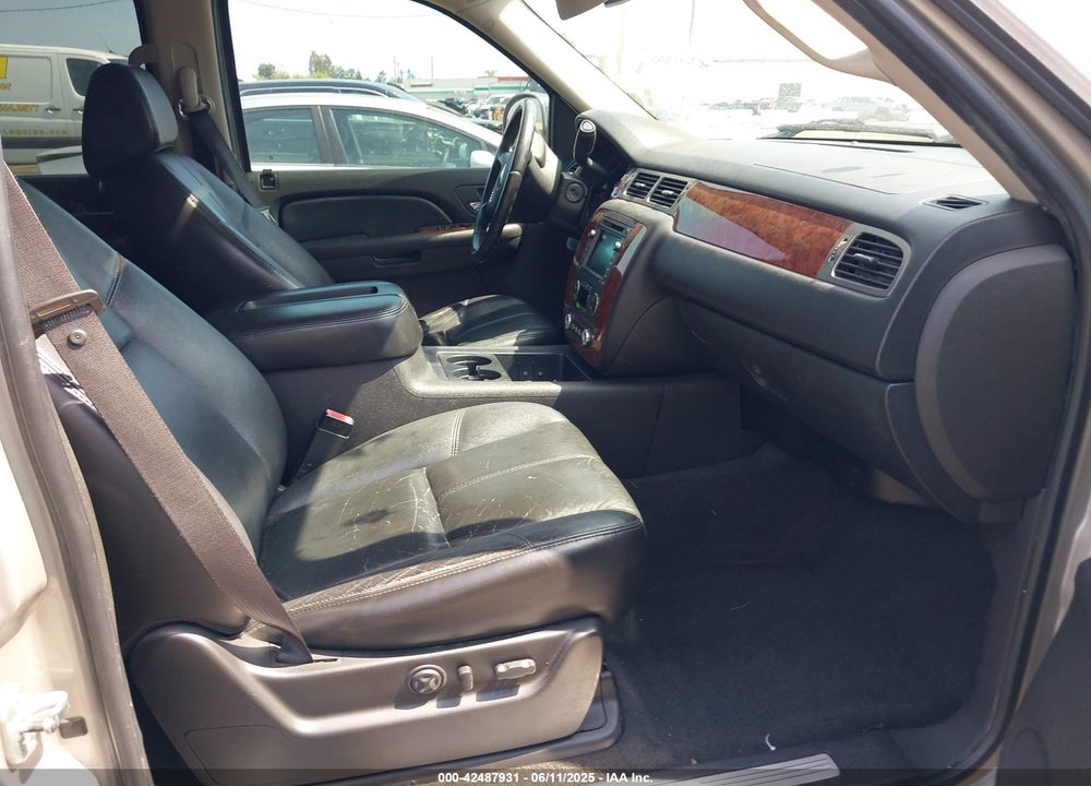 2007 CHEVROLET SUBURBAN 1500 VIN: 3GNFC16017G185557