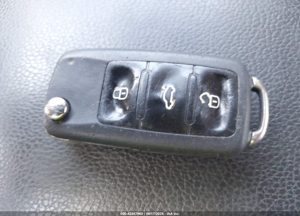 2014 VOLKSWAGEN JETTA VIN: 3VWD17AJ0EM381770