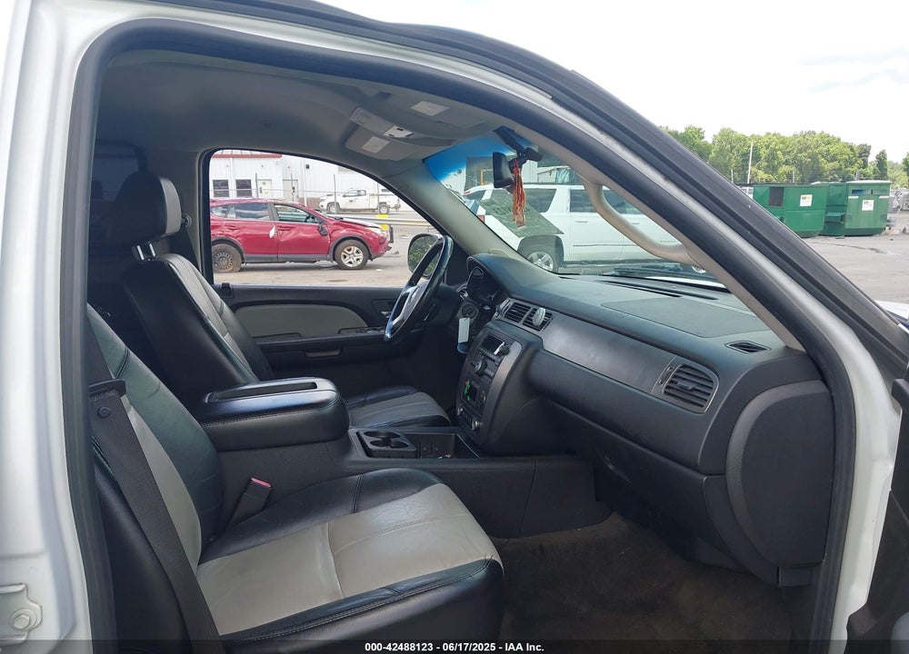2007 CHEVROLET TAHOE VIN: 1GNFC13067R365671