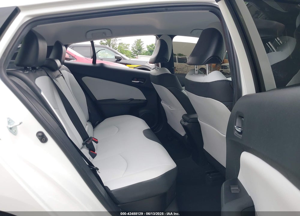 2021 TOYOTA PRIUS VIN: JTDKAMFU6M3137679