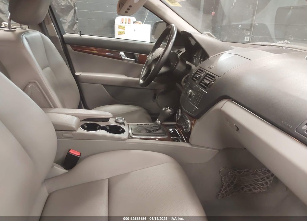 2008 MERCEDES-BENZ C CLASS VIN: WDDGF81XX8F061054